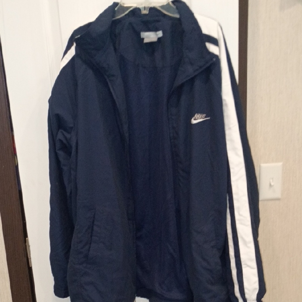 Nike Men's Windbreaker in Navy and White